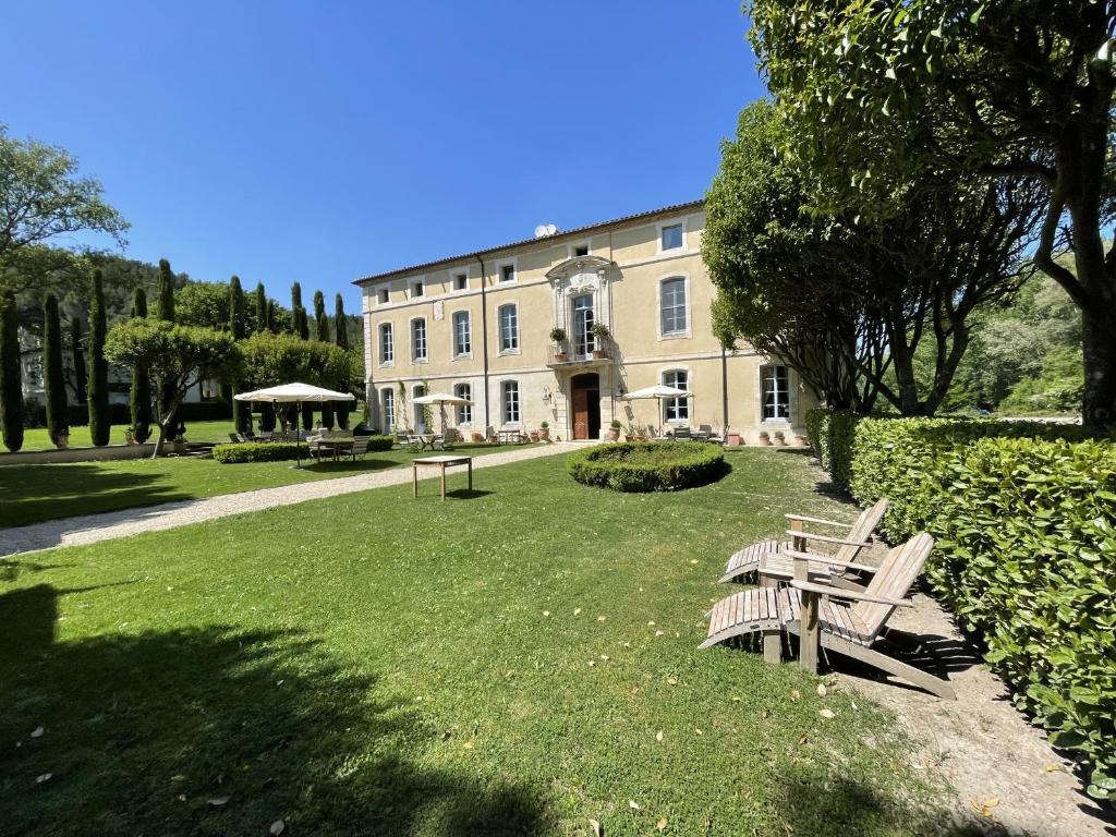 Maison d'hôtes Chateau Talaud 1110 route de Monteux 84870 Loriol-du-Comtat