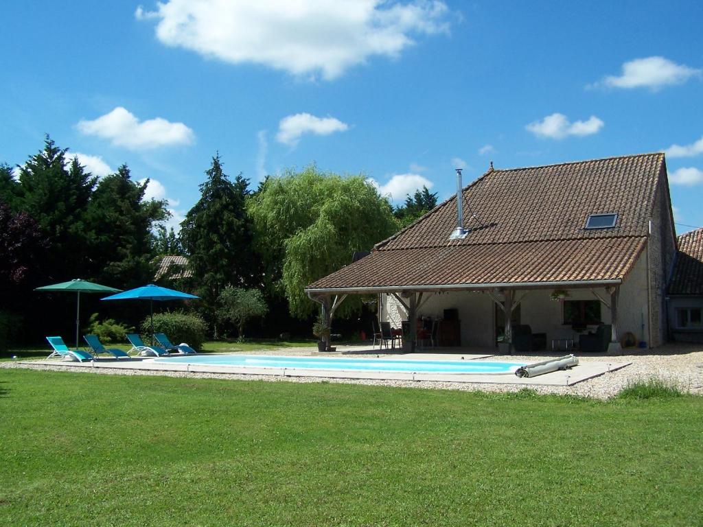 Maison d'hôtes Chez Jousseaume Chambre d'Hôtes et Gites Chez Jousseaume 17520 Saint-Ciers-Champagne