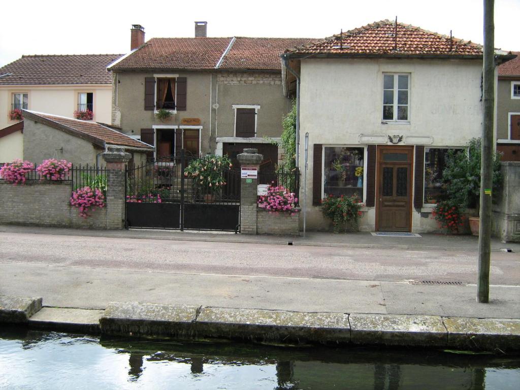Chez Monique 17 rue Pasteur, 52270 Doulaincourt
