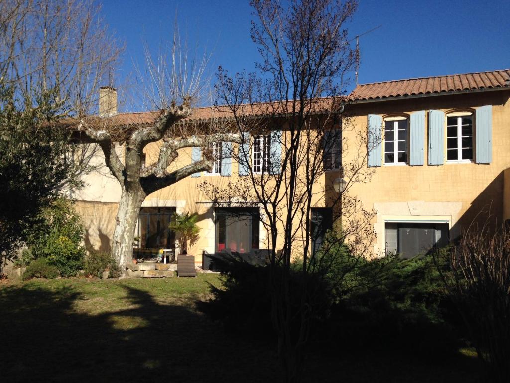 Maison d'hôtes Clos St Pierre de Fraisse 1044 Chemin de Sourdaine 84140 Montfavet