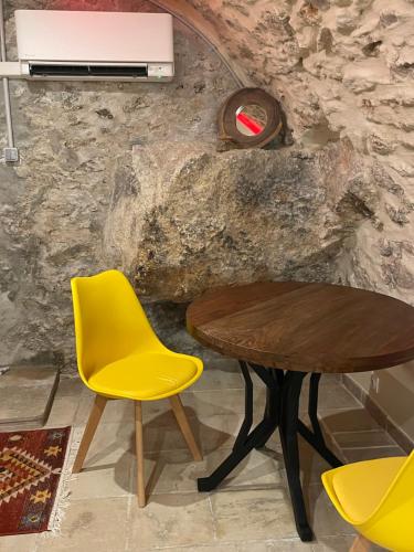 Delightful earth room 20 minutes from Paris