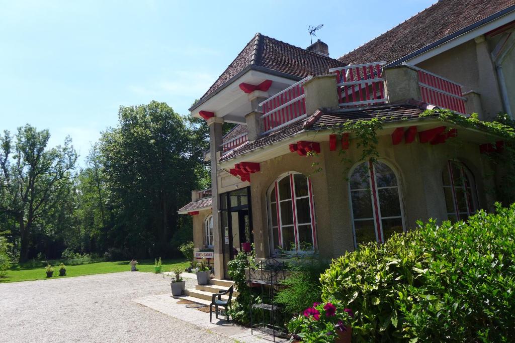 Maison d'hôtes Domaine de L'Arche de René au LAC DU DER 12 Route des Caillottes 52290 Sainte-Livière