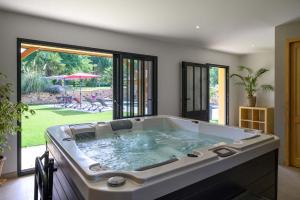 Domaine du Bugassou, Chambres, Table d'hôtes & SPA