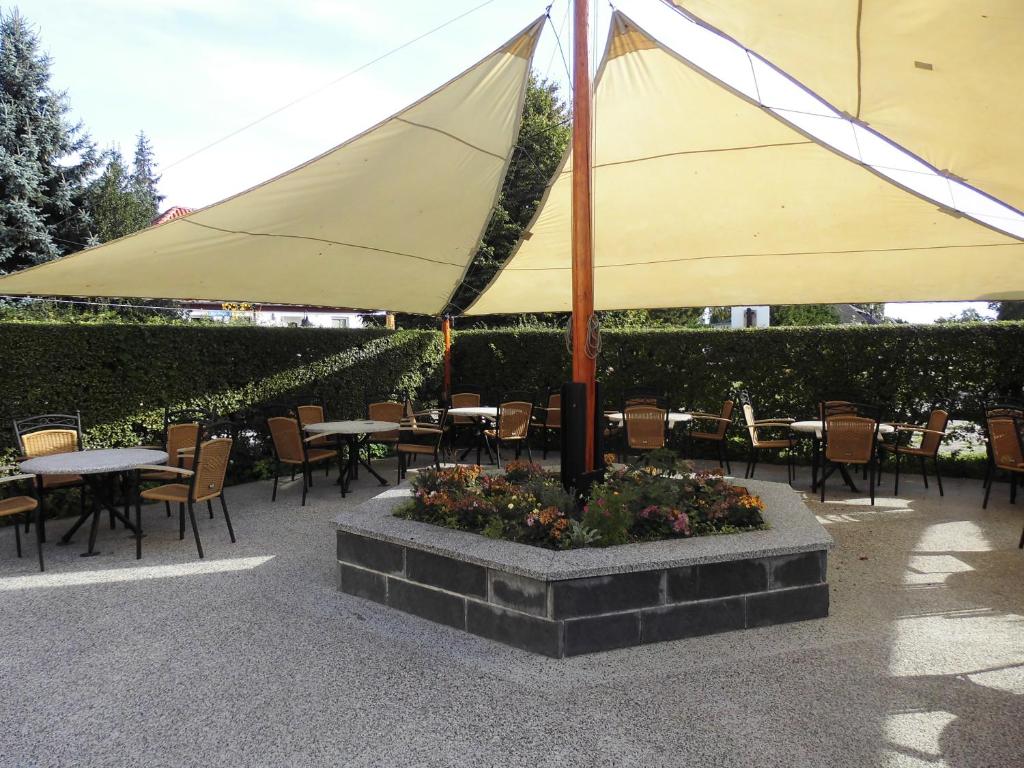 Eiscafe&Pension Schumann Am Anger 1, 18356 Bresewitz