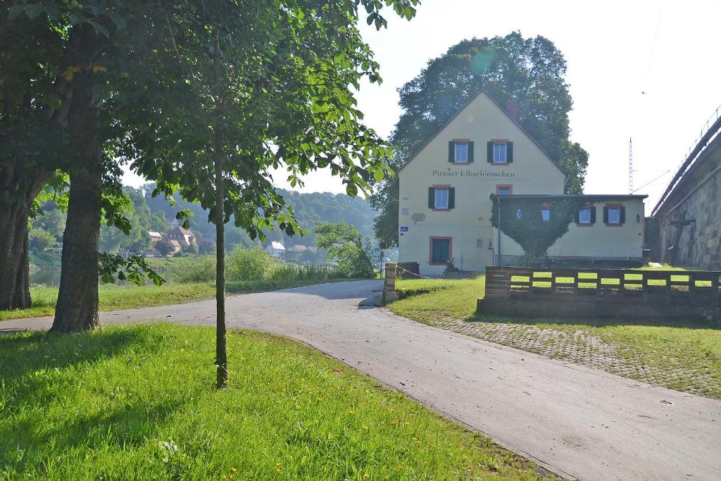 Maison d'hôtes Elbschlösschen Refugium Am Elbufer1 01796 Pirna