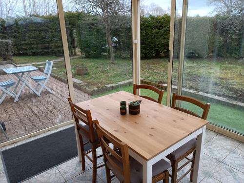 Entre Puy-de-Dôme et Corrèze Appartement pour 4 personnes avec terrasse et jardin