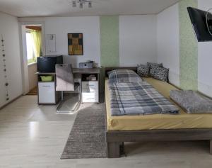 Maison d'hôtes Ferien- und Monteurzimmer \ Friesau 89/Kühler Morgen 07929 Kühler Morgen -1