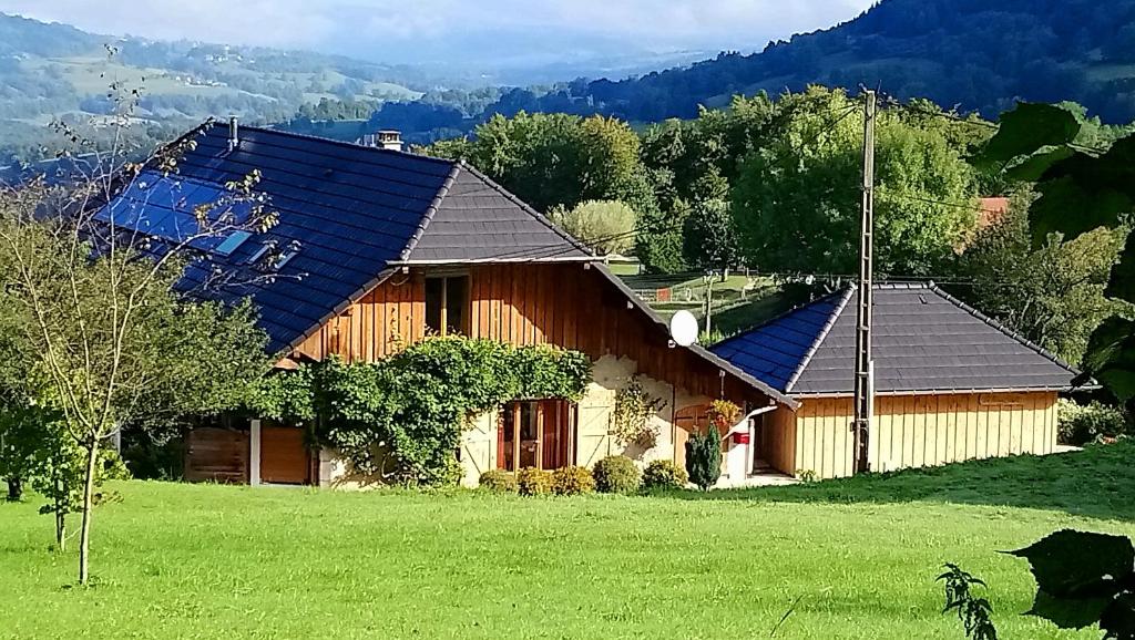 Maison d'hôtes Ferme de la Cochette 1329 route des Favrins 73100 Montcel