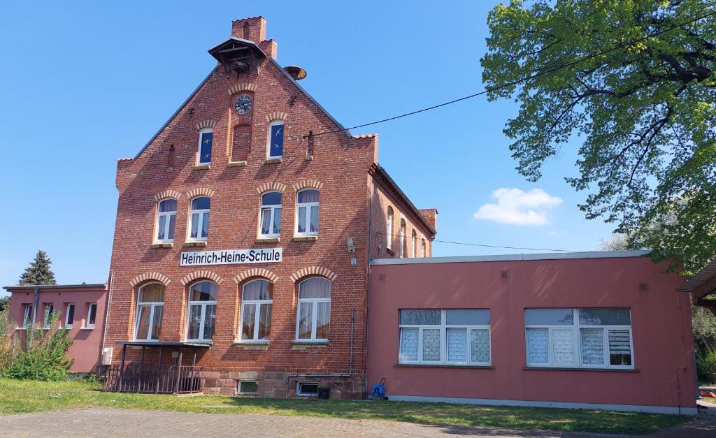Gästehaus Heinrich Heine Schule 53 Oebleser Straße, 06231 Bad Dürrenberg