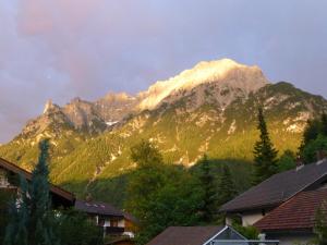 Maison d'hôtes Gästehaus Kurparkfrieden Zirbelkopfweg 11 82481 Mittenwald Bavière