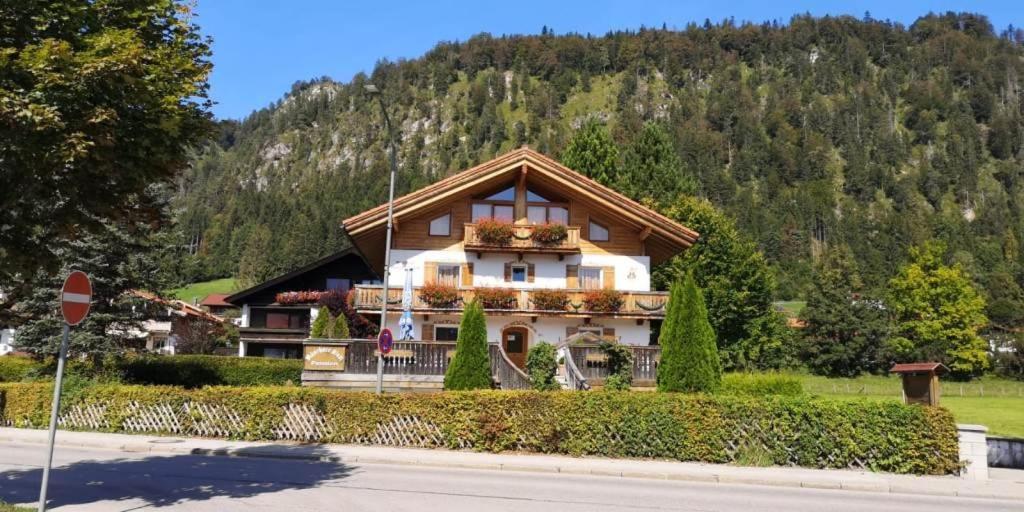 Gästehaus Münchner Kindl Tiroler Straße 20, 83242 Reit im Winkl