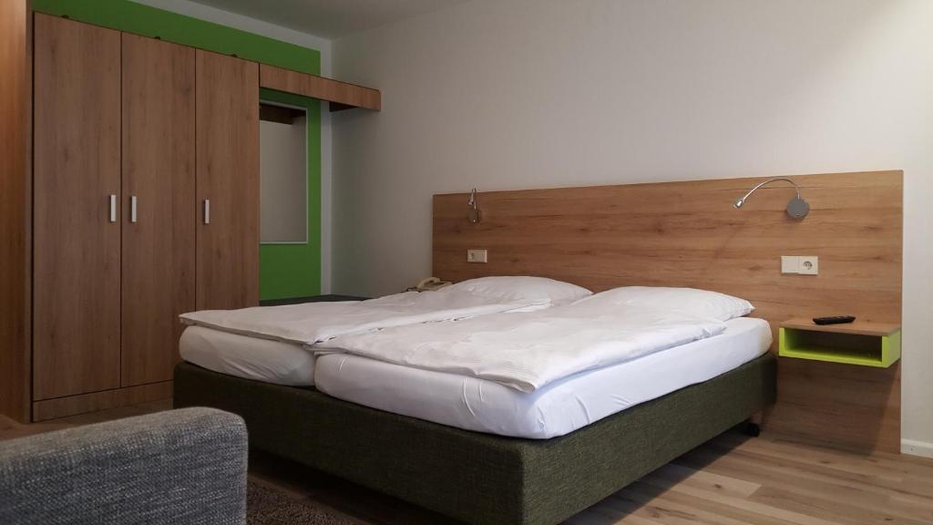 Gästehaus Ruh - Non-Smoking Schwarzwaldstraße 225, 79117 Fribourg-en-Brisgau