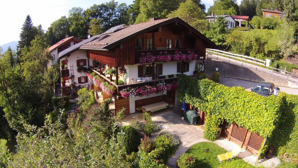 Gästehaus Sonnenbichl Farnleitenweg 3, 83730  Fischbachau