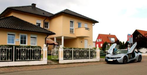 Gästehaus Tante Tienchen 7 Minuten vom Europa Park Rust zu Fuss entfernt Alle Suiten haben einen Balkon