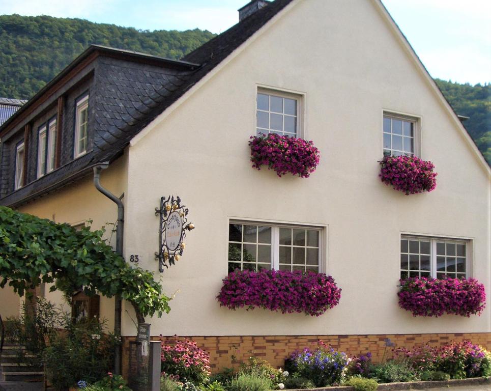 Gästehaus Weberskirch Weingartenstr.83, 56814 Ernst