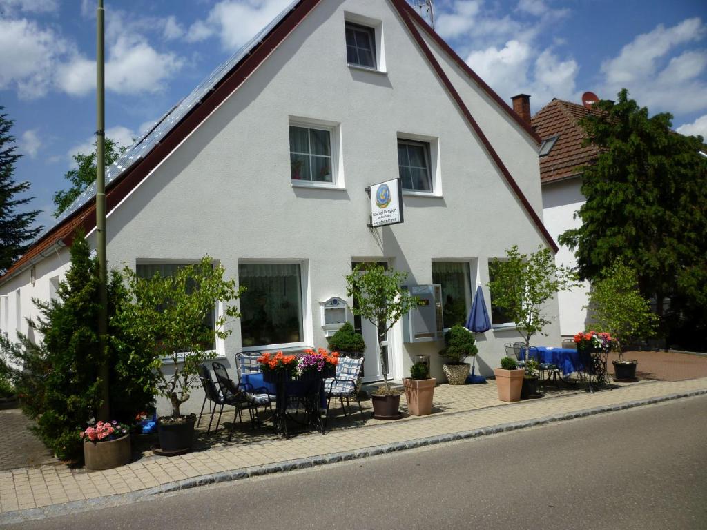 Gasthaus - Pension Am Buchberg 36 Albstraße, 86751 Mönchsdeggingen