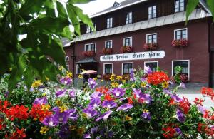 Maison d'hôtes Gasthof-Pension Rotes Haus Neudorfer Str. 29 09484 Kurort Oberwiesenthal Saxe