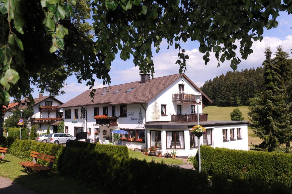 Gasthof Schwarzwaldtanne Ludwig-van-Beethovenstraße 7, 78141 Schönwald