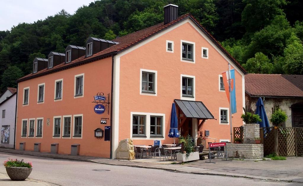 Gasthof zum Brunnen Brunnenplatz 1, 91804 Mörnsheim
