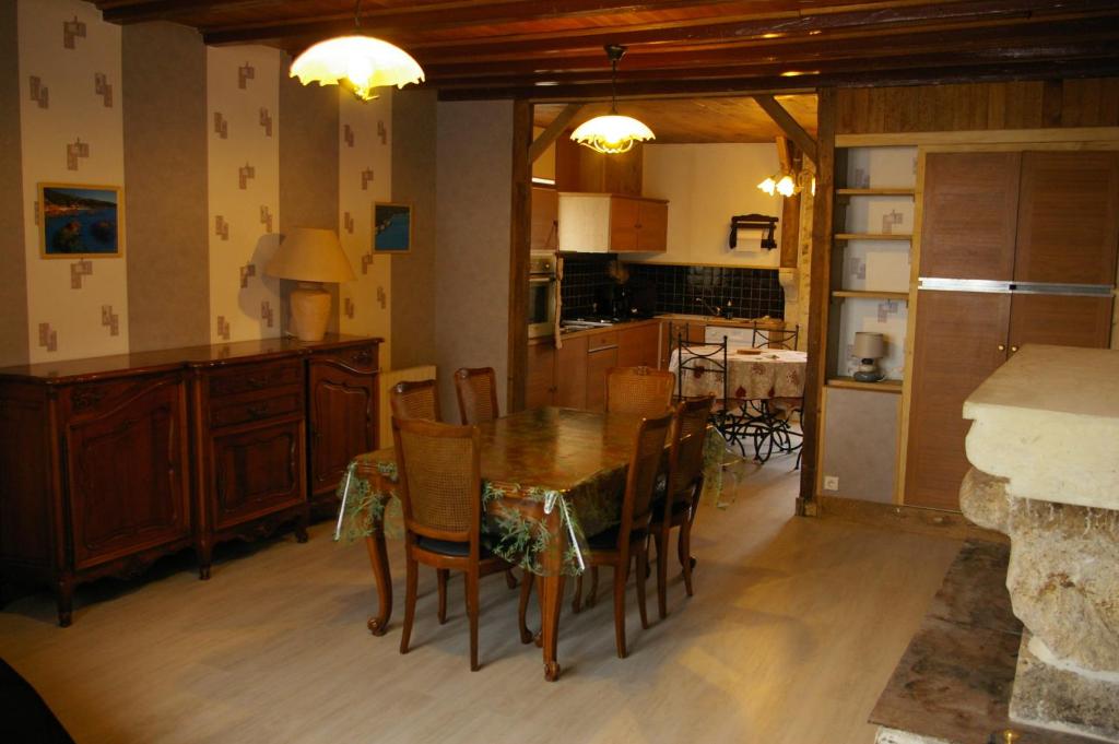 Maison d'hôtes Gite au Chalet 4 rue du General de Gaulle 52120 Laferté-sur-Aube