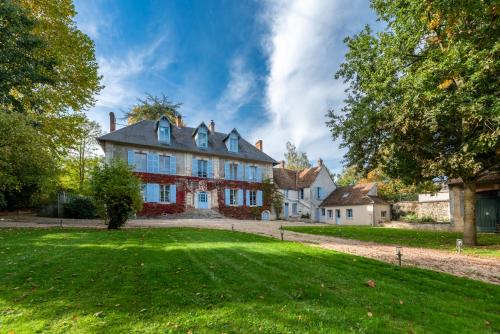 Gite dans un manoir du 18ème siècle à 40 min de Paris dans le parc du Vexin