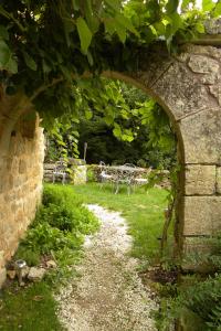 Maison d'hôtes Gîte et chambres d'hôtes - Sur le chemin des sens Hameau Lacoste 24210 Azerat Aquitaine