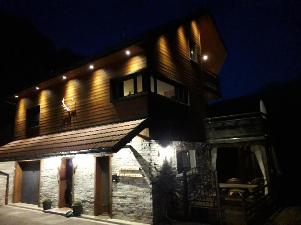 Maison d'hôtes Gîte Le Cerf de Belledonne La ville 38190 Sainte-Agnès