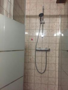 Grande Chambre climatisée chez Xavier