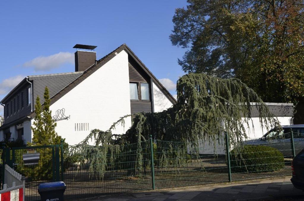Guesthouse AirMinis Hüttmannstraße 3, 40474 Düsseldorf