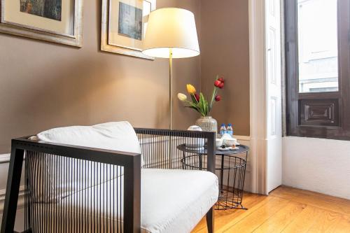 Guesthouse Bonjardim Suites by LovelyStay