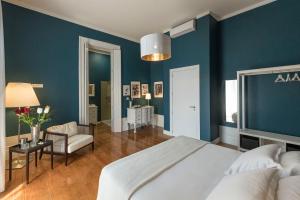 Guesthouse Bonjardim Suites by LovelyStay