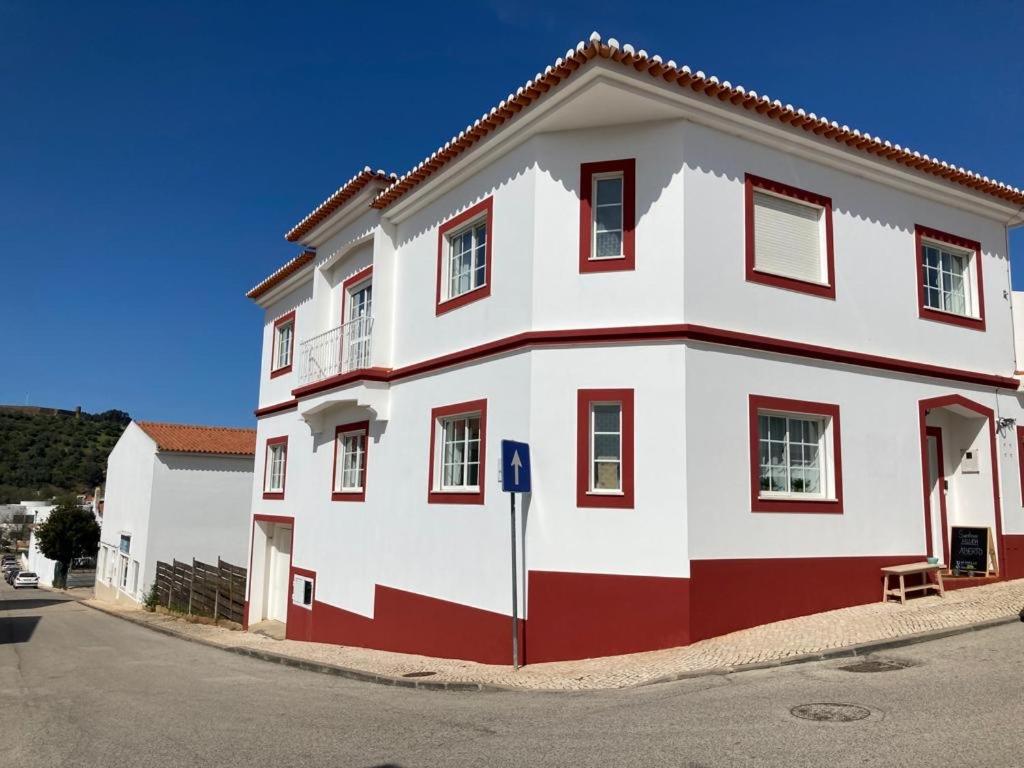 Maison d'hôtes Guesthouse Releash Aljezur Rua 13 de Janeiro de 1898 Lote 5 8670-156 Aljezur