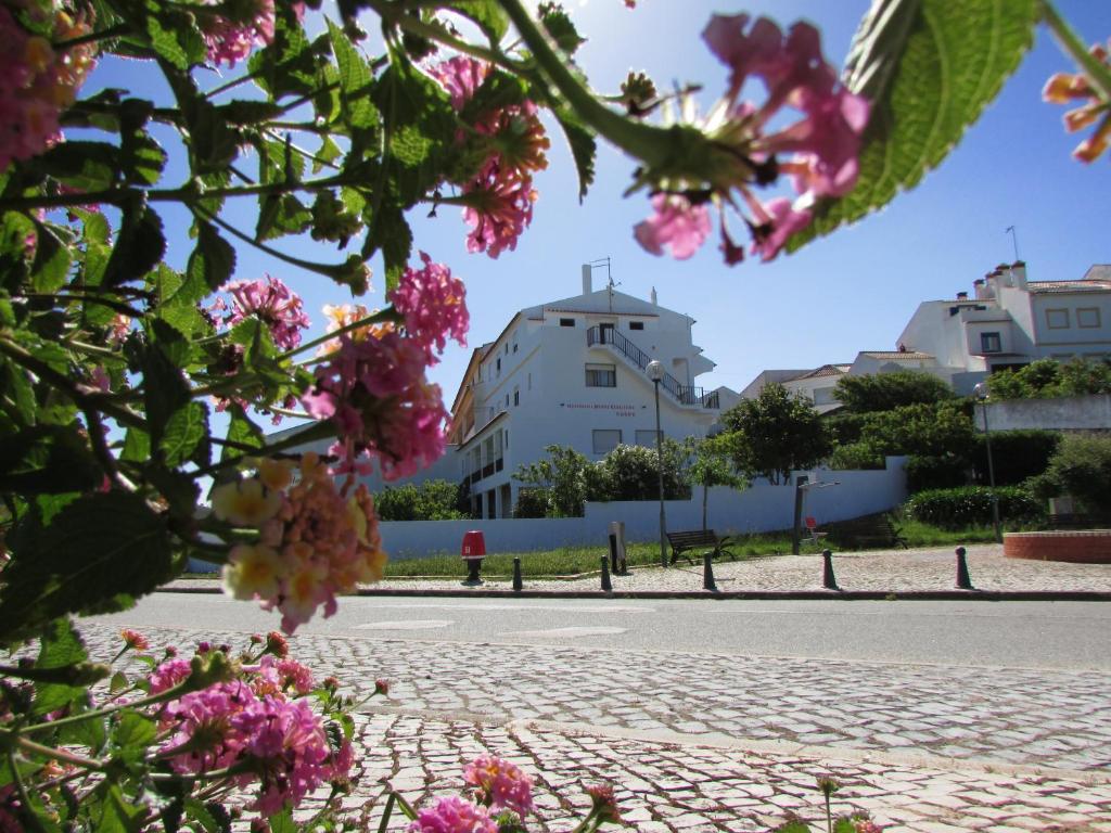 Hospedaria Firmino Bernardino Rua das Amoreiras, 8670-320 Odeceixe