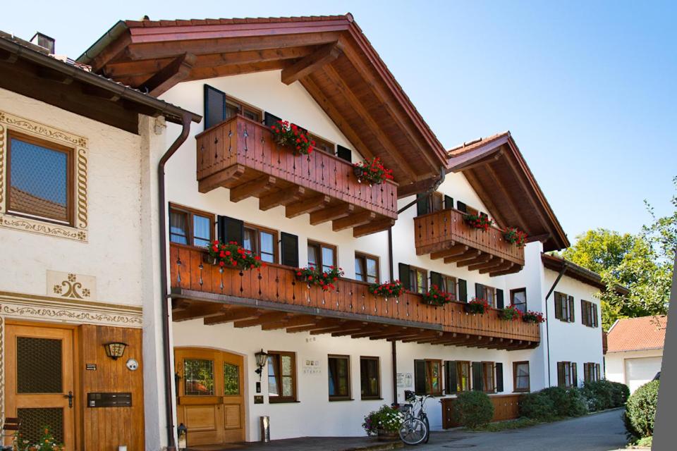 Hotel garni Sterff Penzberger Str. 6 a, 82402 Seeshaupt