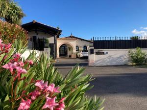 Maison d'hôtes Hôtel particulier - Les lodges du Bassin d'Arcachon- Petit-déjeuner sur demande- Prestations haut de gamme 18 Allée du Clos de Cantaranne 33470 Gujan-Mestras Aquitaine