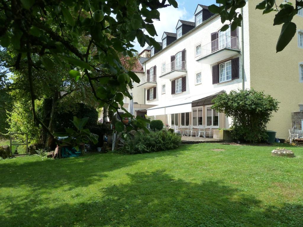 Hotel zum alten Brauhaus Herrengasse 2, 54647 Dudeldorf