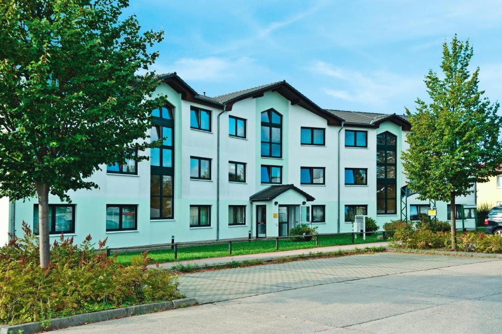Hotel Zum Grünen Tor Carenaallee 15, 15366 Hoppegarten