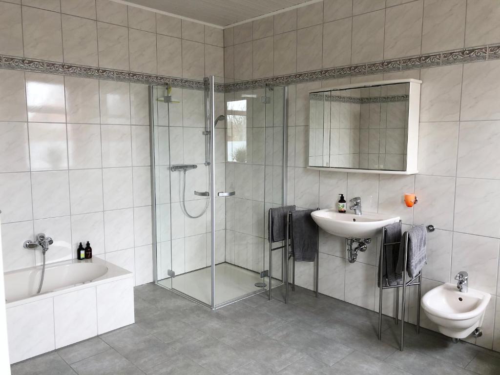 INTERGO - Zimmer mit privatem Bad & Gemeinschaftsküche Dorfstr. 22, 21438 Brackel