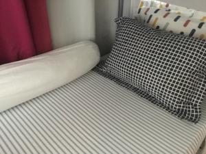 Just for sleep - Parisian Male dorm room -daily stay from 20h to 10h