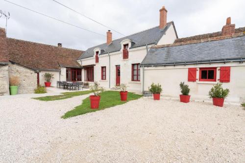 La Belle Aventure Mosnes chambres d' hôtes avec piscine et jacuzzi