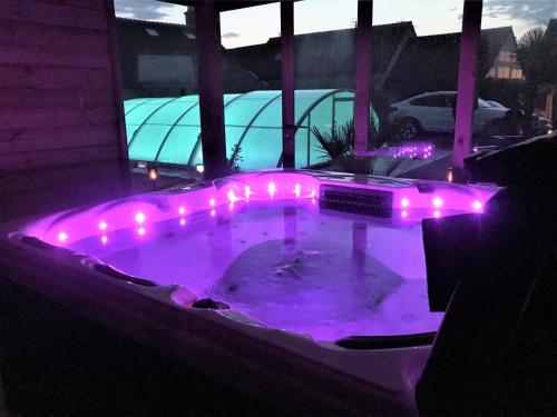 La Belle Aventure Mosnes chambres d' hôtes avec piscine et jacuzzi