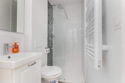 La Bergère de Domrémy Chambre spacieuse avec sdb privative, Espace partagés cuisine, salon et terrasse