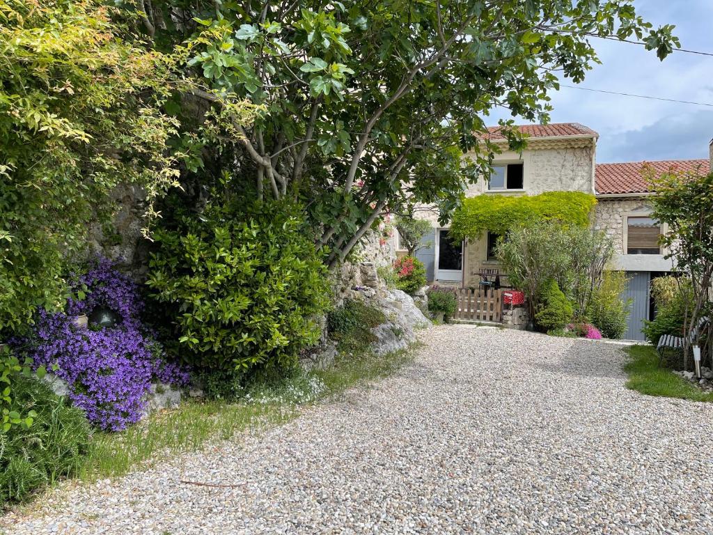 Maison d'hôtes La Bugadière 6 montée de la Fontaine 26770 Salles-sous-Bois