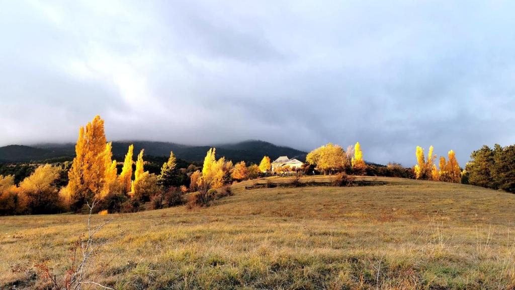 Maison d'hôtes la ferme du riouclar chemin du rif clar, route des puys 05200 Embrun