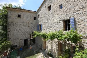 Maison d'hôtes La Ferme Rolland 2850, chemin de Ste Jalle 26110Rochebrune 26110 Rochebrune Rhône-Alpes