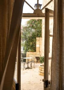 LA FUGUE -Demeure historique située dans un château fort -Proche de UZES et NIMES