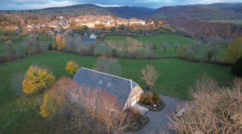 B&B / Chambre d'hôtes Maison d'Hôtes La Grange Les Prés de Nards Route d'Aurillac Salers