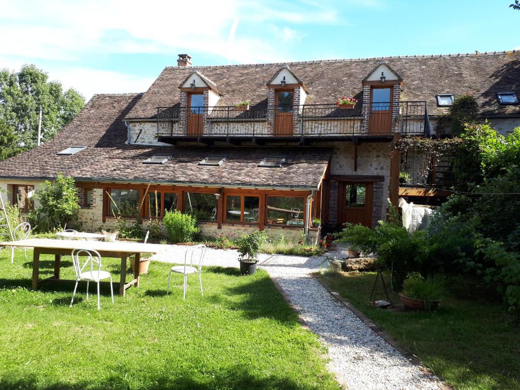 Maison d'hôtes La grange des Blins 4 Les Blins 89150 Jouy