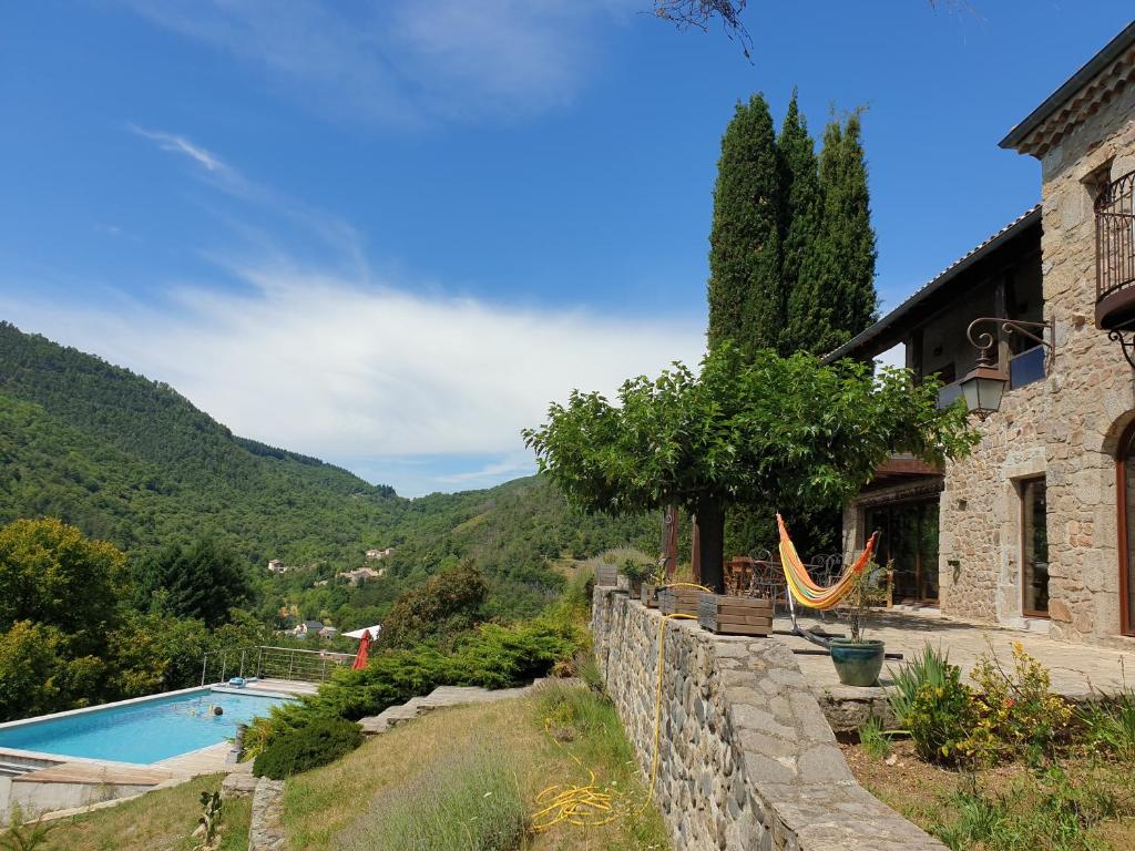 Maison d'hôtes Là-Haut \ Quartier Le Chapelier 07530 Antraigues-sur-Volane