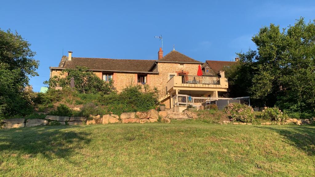 La Maison de la Colline À Robalot, 71240 Vers